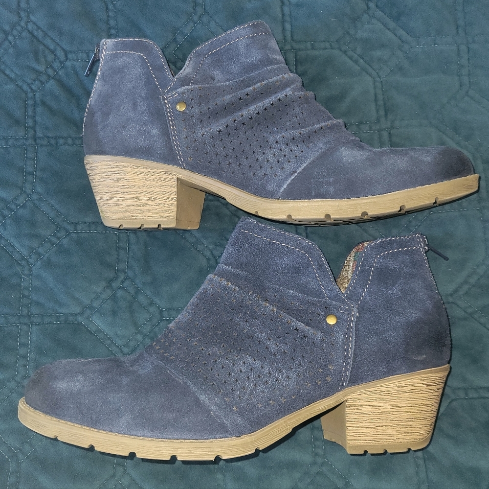 Earth orgins ankle boots